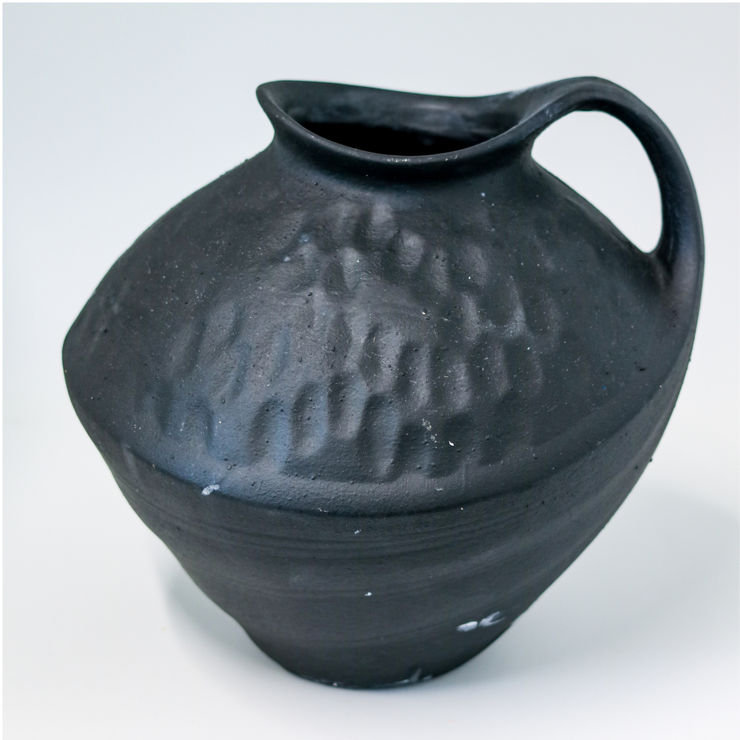 【アウトレット品】とって付き 大きなブラックの陶器の花瓶