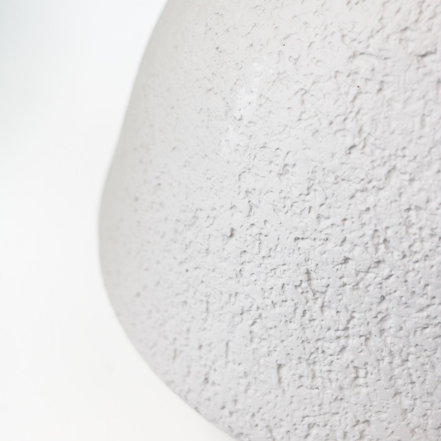 【アウトレット品】すず型 グレーの丸みのある陶器の花瓶 Lサイズ