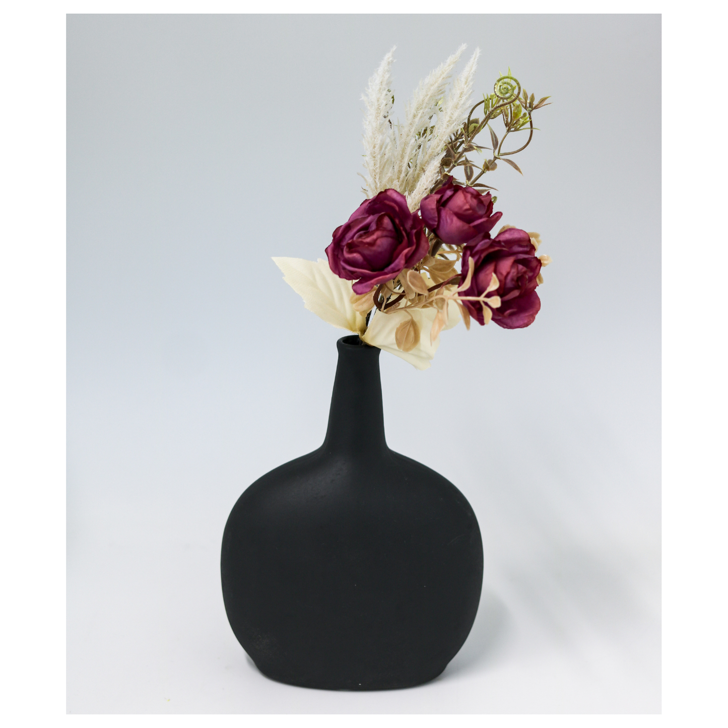 【アウトレット品】平ら型 ブラックの陶器の花瓶　Mサイズ