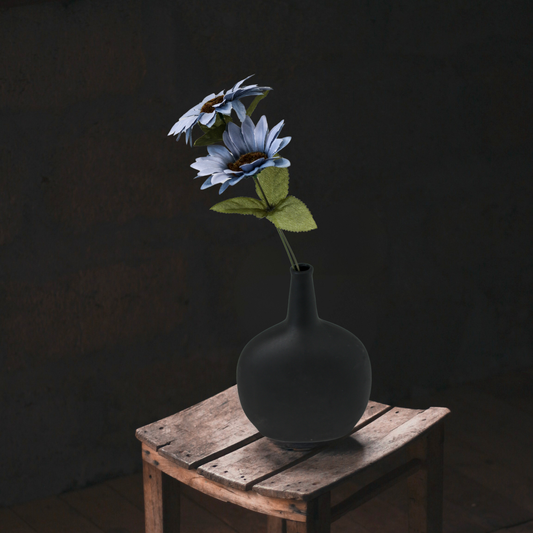 【アウトレット品】平ら型 ブラックの陶器の花瓶　Mサイズ