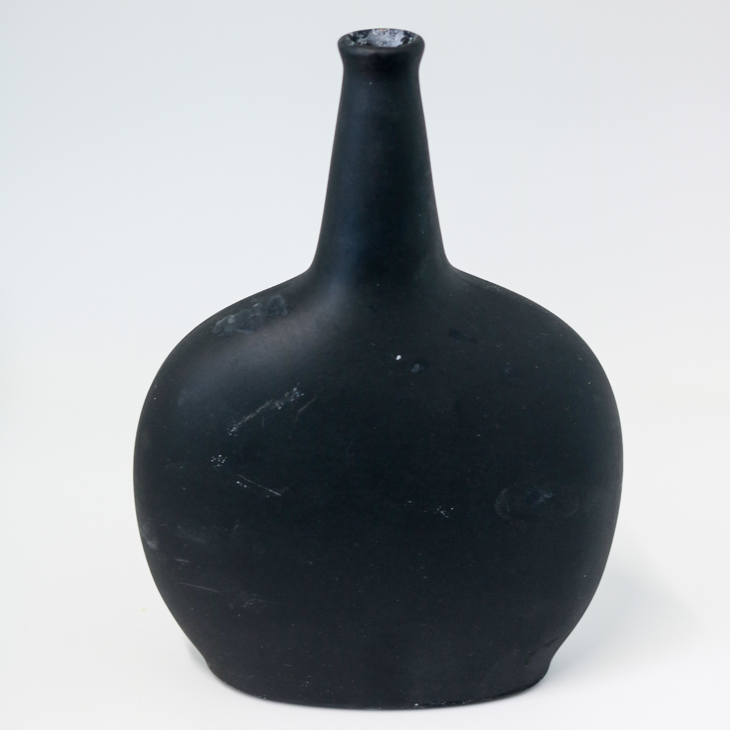 【アウトレット品】平ら型 ブラックの陶器の花瓶　Lサイズ