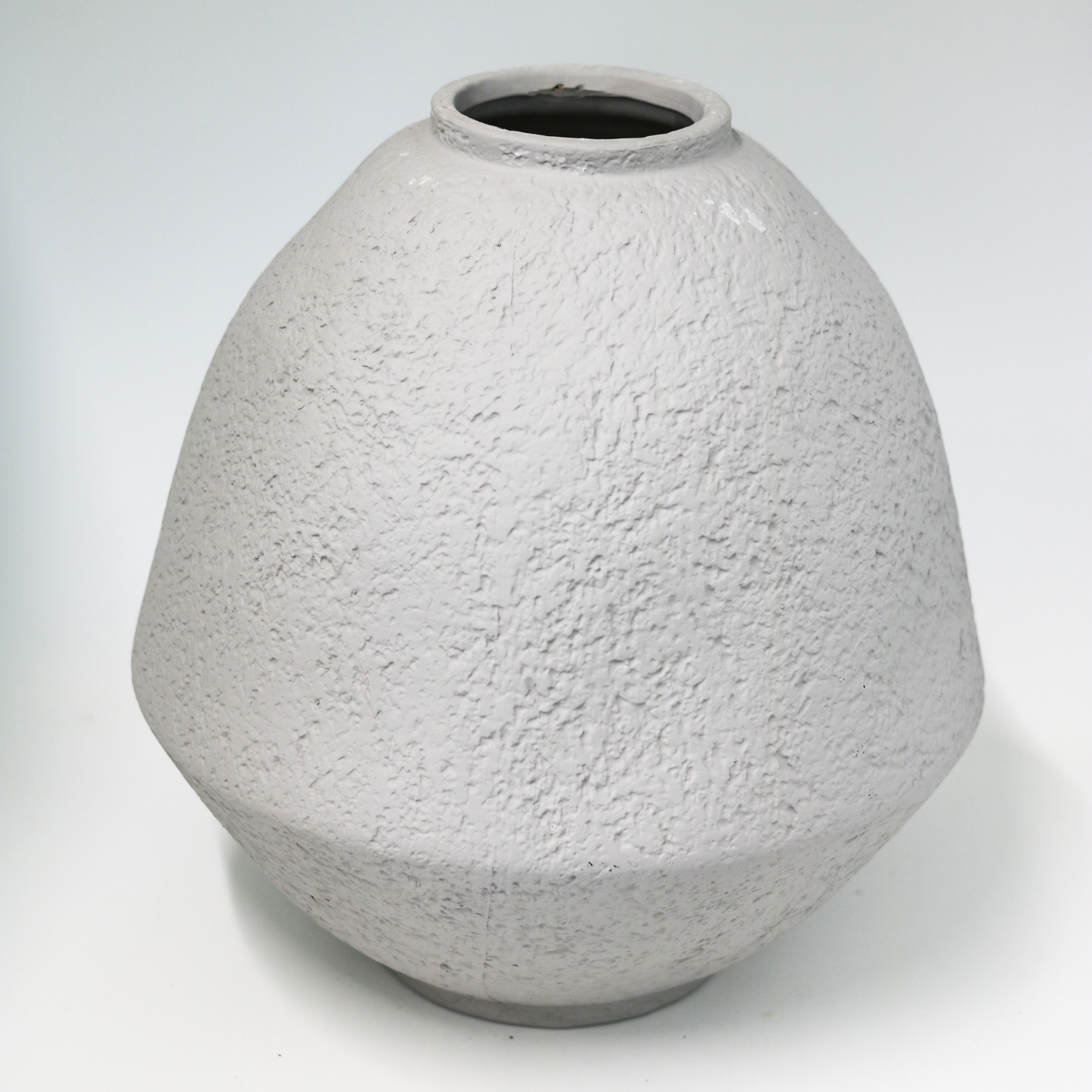 【アウトレット品】すず型 グレーの丸みのある陶器の花瓶 Lサイズ