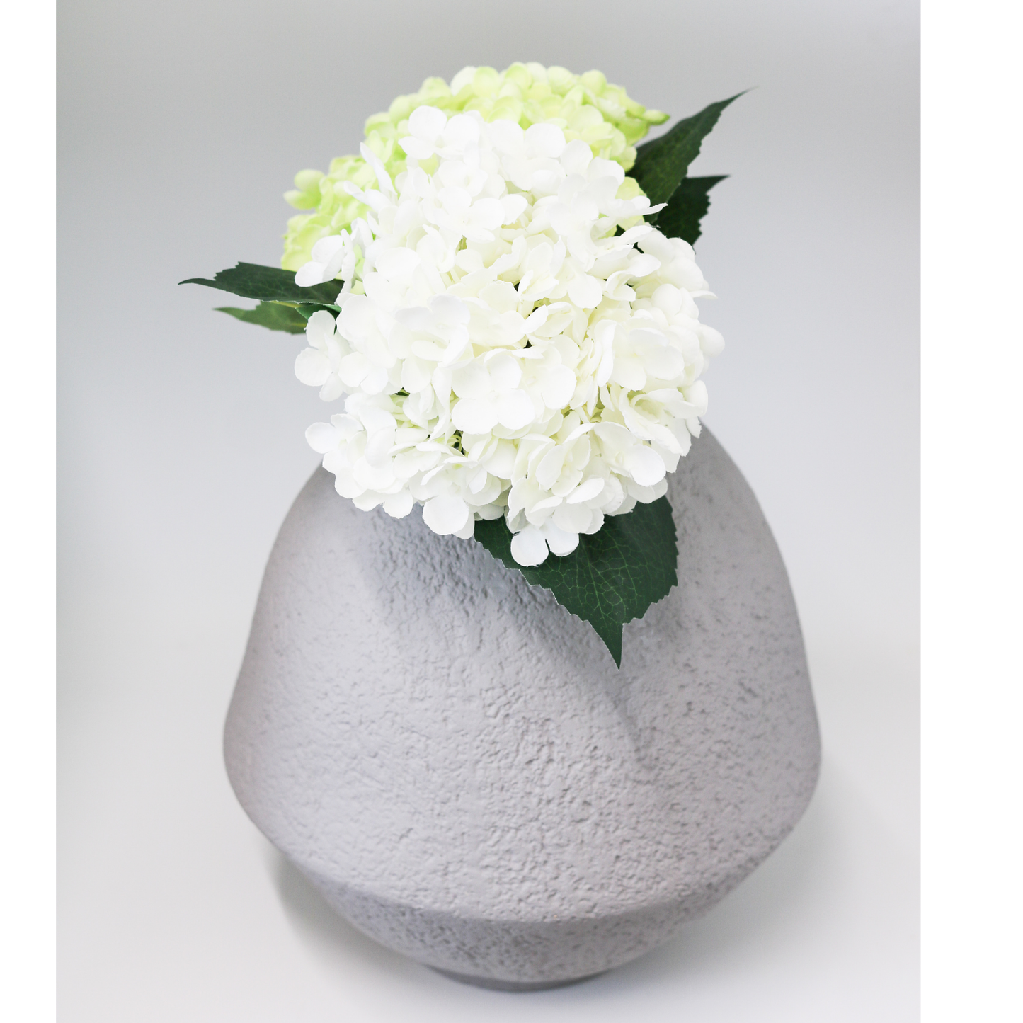 【アウトレット品】すず型 グレーの丸みのある陶器の花瓶 Lサイズ