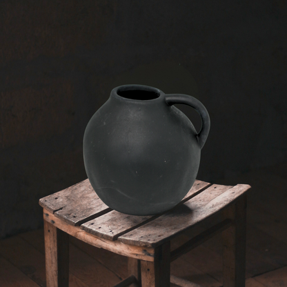 【アウトレット品】とって付き ブラックの丸みのある陶器の花瓶