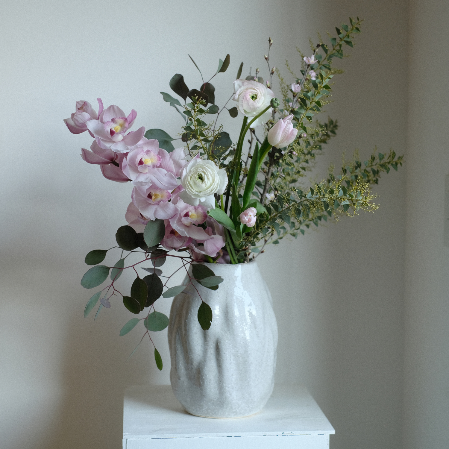 陶器のおしゃれな花瓶｜花束用花瓶｜北欧風｜プレゼントにも｜おくるみ