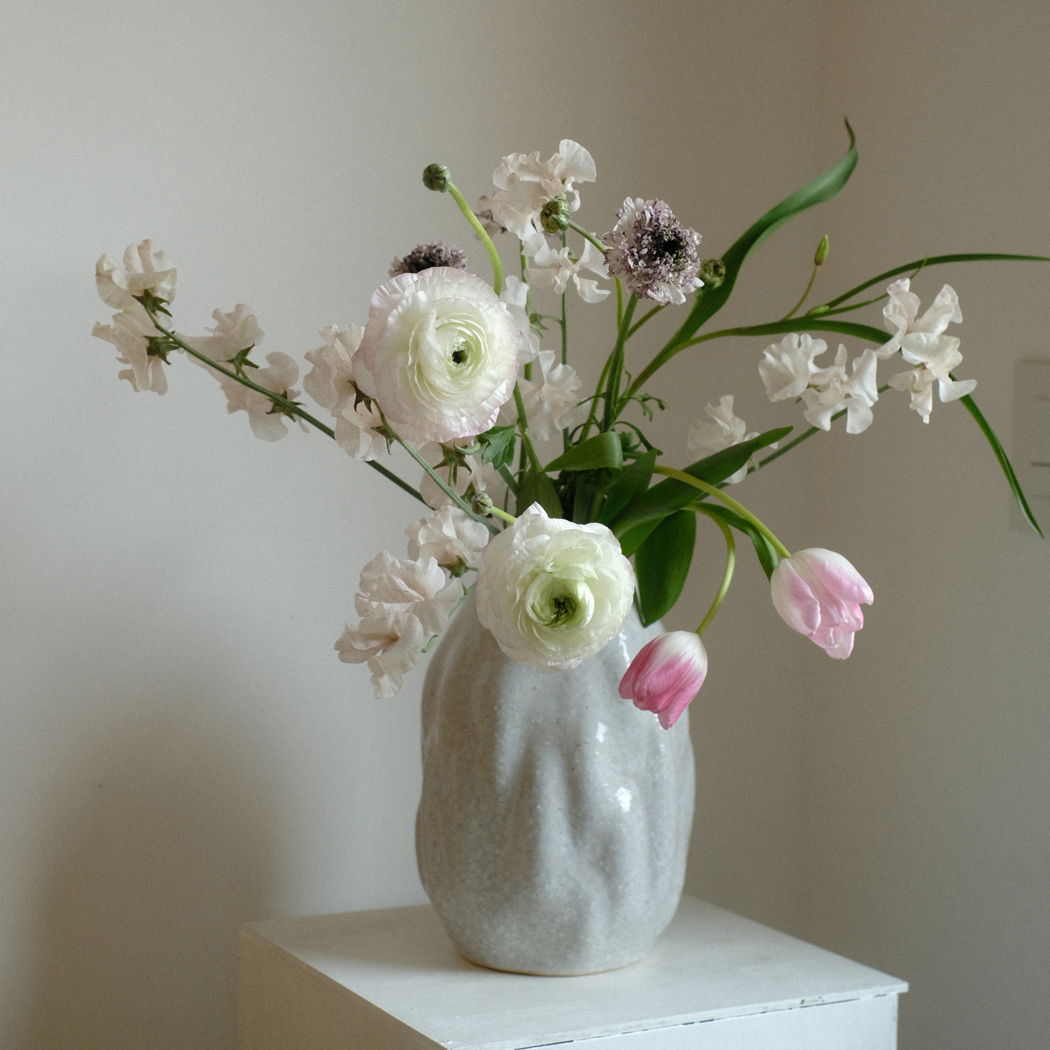 セール品】陶器のおしゃれな花瓶|花束用花瓶|北欧風|プレゼントにも セール品】陶器のおしゃれな花瓶|花束用花瓶|北欧風|プレゼントにも