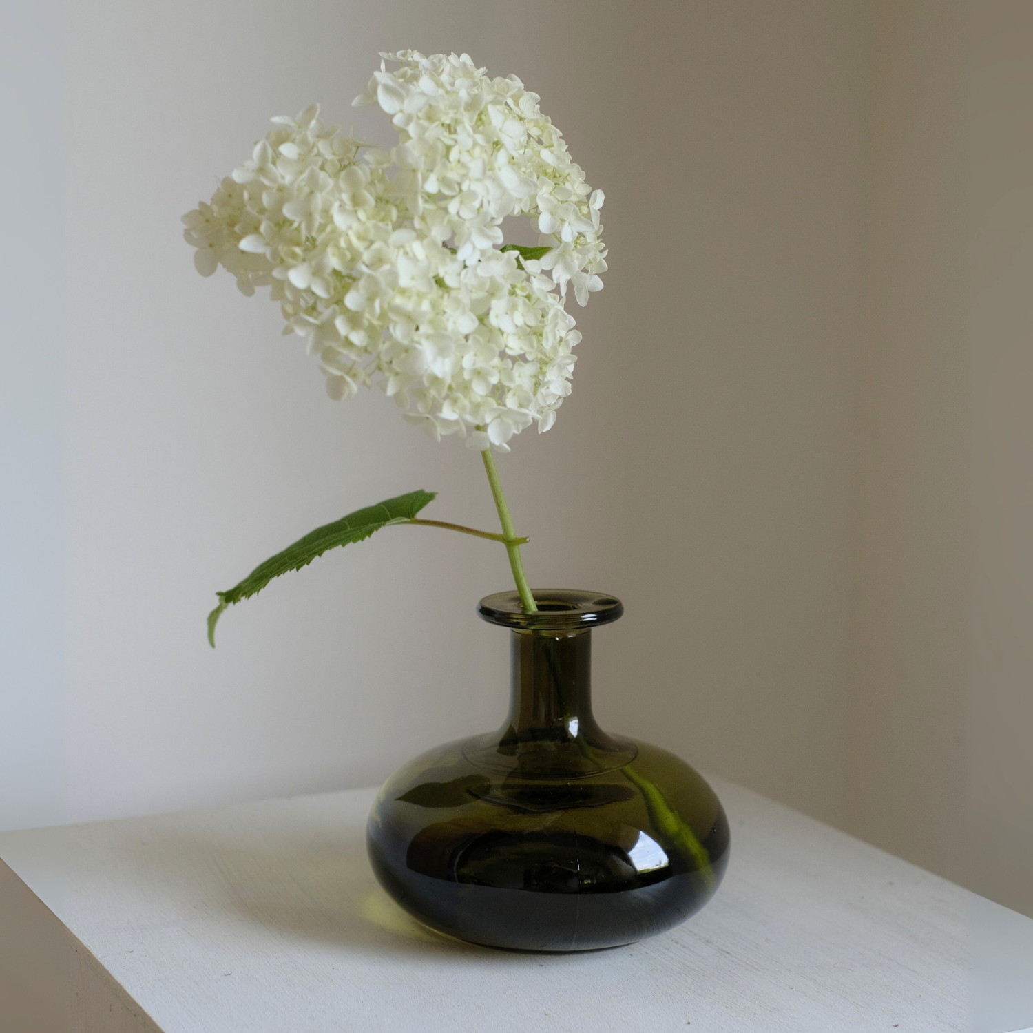 /一輪挿し/ 花のある暮らしが、無理なく続く