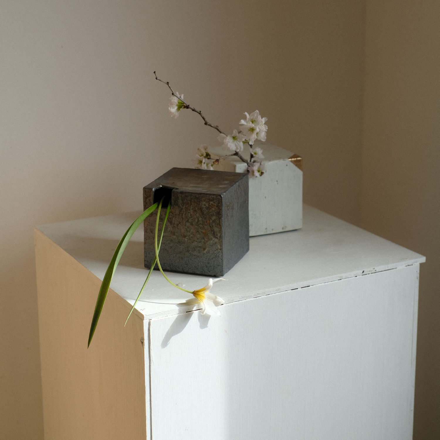 No4101 粉引二口花瓶 MARKUS japan印 木箱付 陶磁器 送料無料 陶器の花瓶|一輪挿し|角さん|和|プレゼント@鉢の専門店onajimi