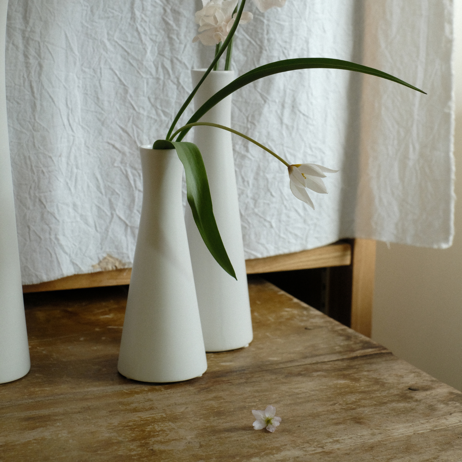 陶器のフラワーベース|卓上|ブルーグレー|かわいい|ツイギー_L@鉢 陶器のフラワーベース|卓上|ブルーグレー|かわいい|ツイギー_L@鉢