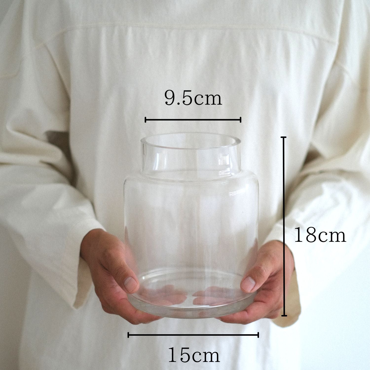 明治ガラス　花瓶1対　赤　送料込み0623 美品 ガラス 花瓶 赤いガラスの交差が美しい 透かして眺めてたい