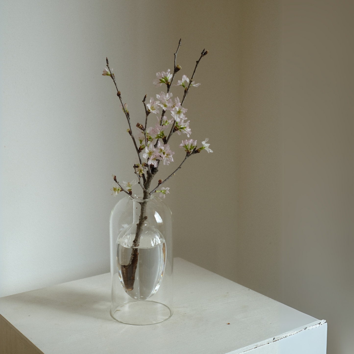 SANYU 花瓶 ホワイト ガラス製 SANYU 花瓶 ホワイト ガラス製 SANYU 花瓶 ホワイト ガラス製 SANYU 花瓶 ホワイト ガラス製