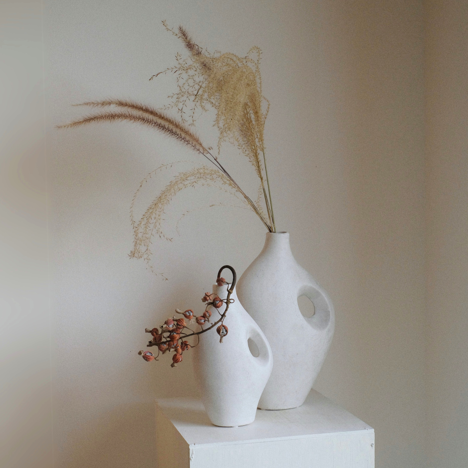 とって型のおしゃれな陶器の花瓶|やよいさん|北欧風、和風 とって型のおしゃれな陶器の花瓶|やよいさん|北欧風、和風