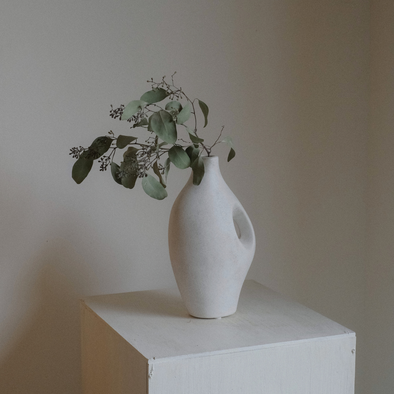 とって型のおしゃれな陶器の花瓶|やよいさん|北欧風、和風 とって型のおしゃれな陶器の花瓶|やよいさん|北欧風、和風
