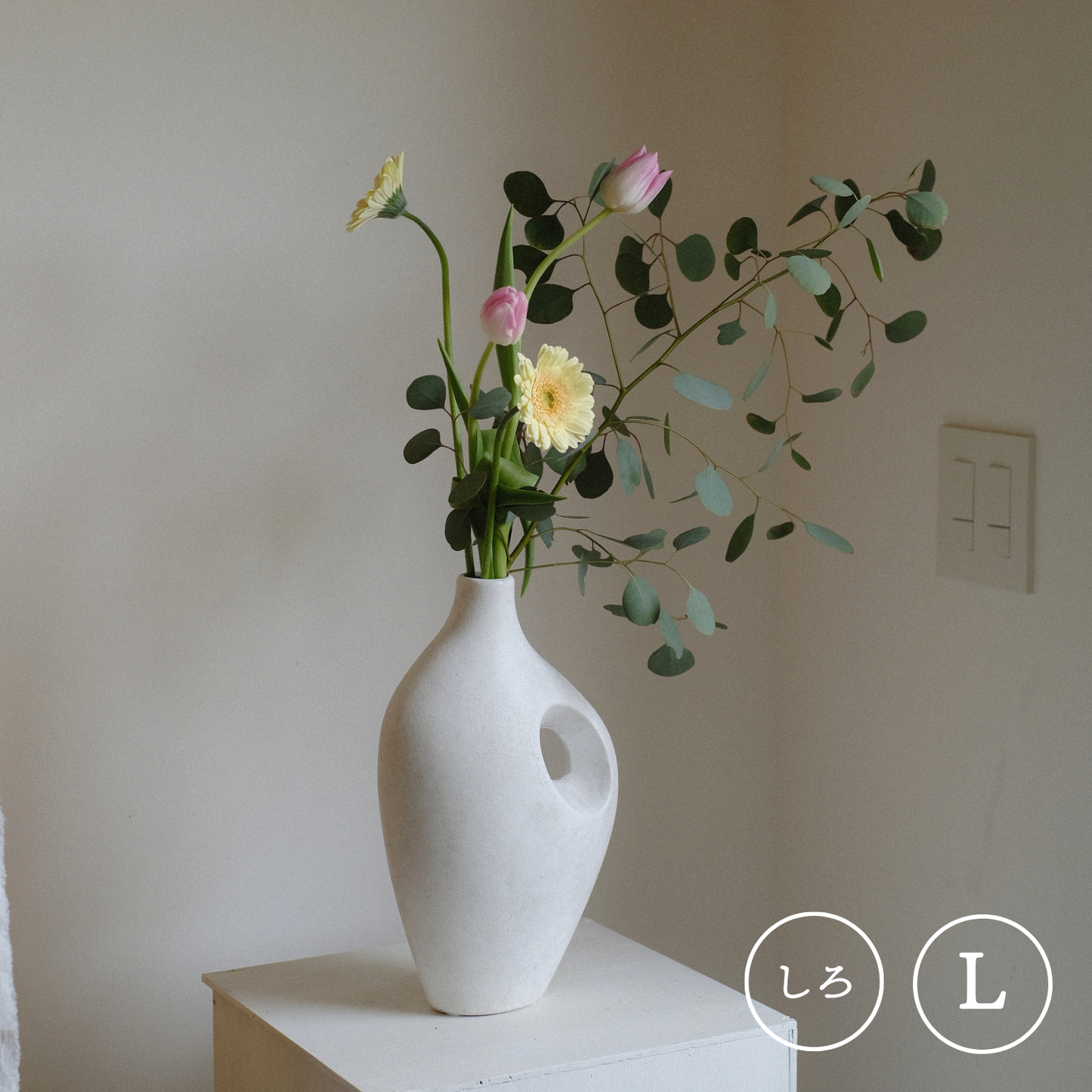 大きなとって型のおしゃれな陶器の花瓶|やよいさん|北欧風、和風 大きなとって型のおしゃれな陶器の花瓶|やよいさん|北欧風、和風