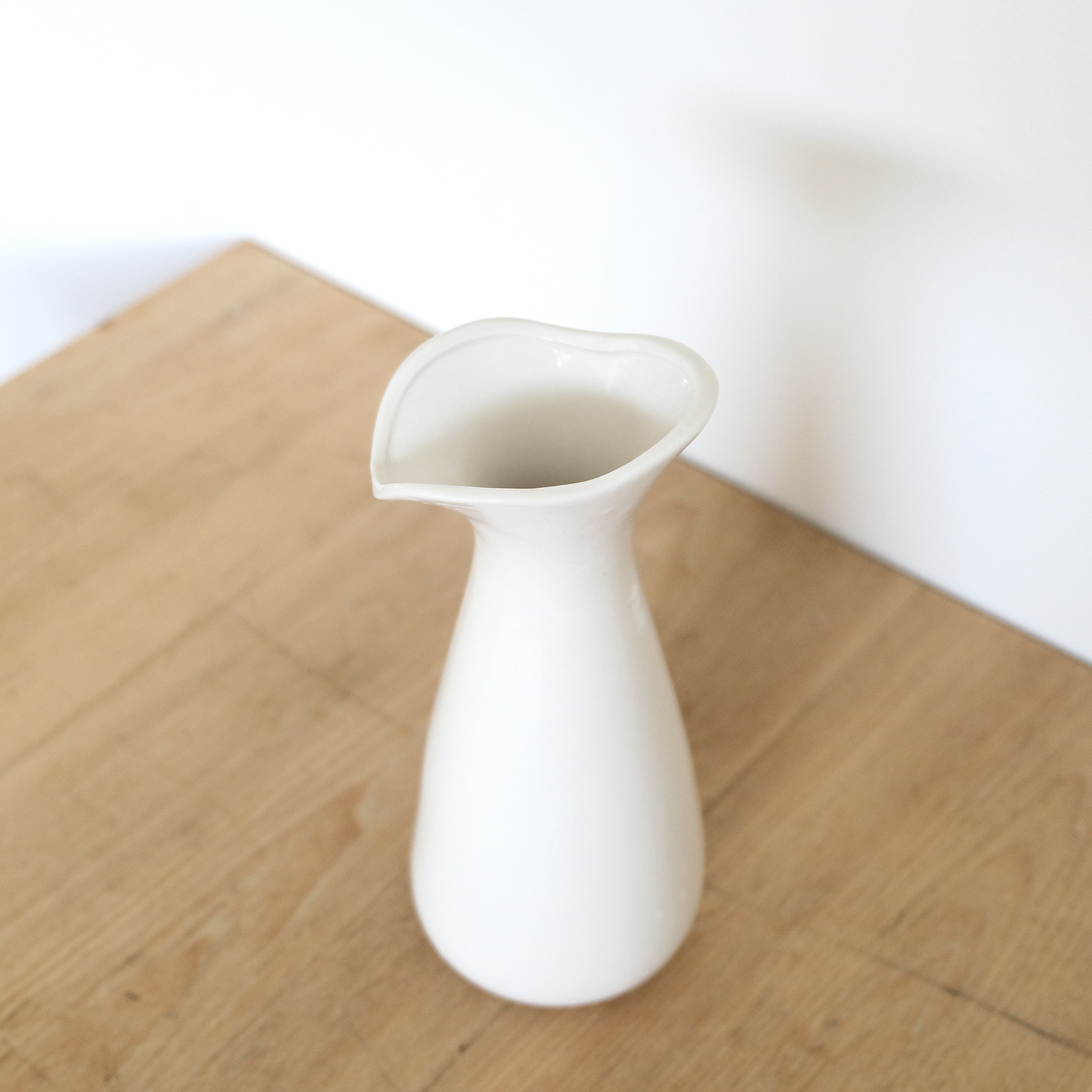 おしゃれな陶芸花瓶 とてもデザインがいいです！主な素材陶磁器